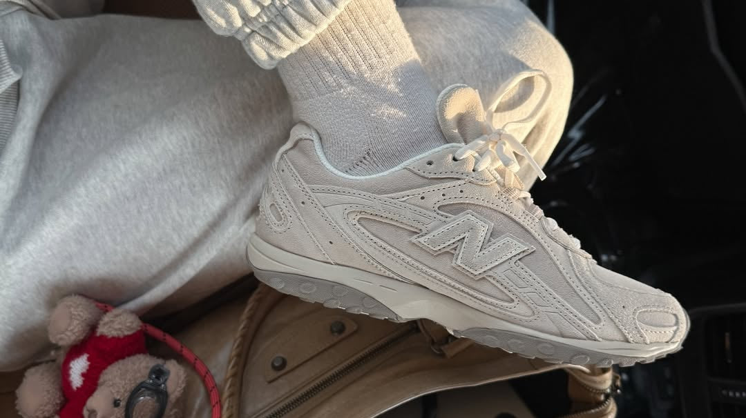 Soft-Power Sneakers: Why New Balance’s 204L in Timberwolf & Mushroom Own the Moment